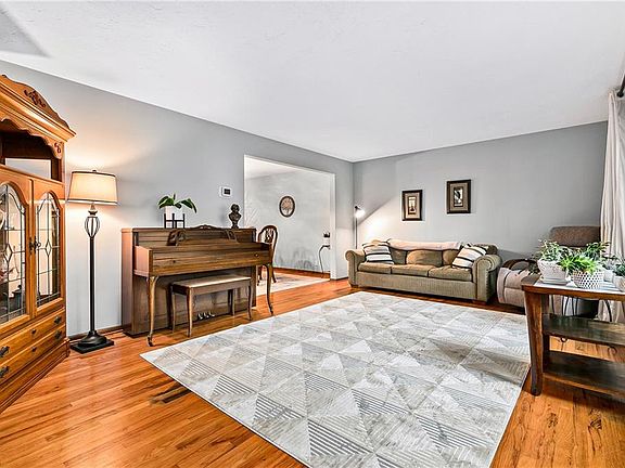 3rd image of 1061 W Mill Dr