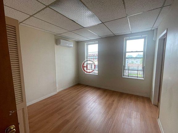 4th image of 2956 Paine St #3