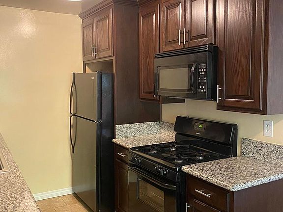 2nd image of 3684 Watseka Ave #101