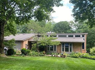 9025 Weatherwood Ct, Vienna, VA 22182