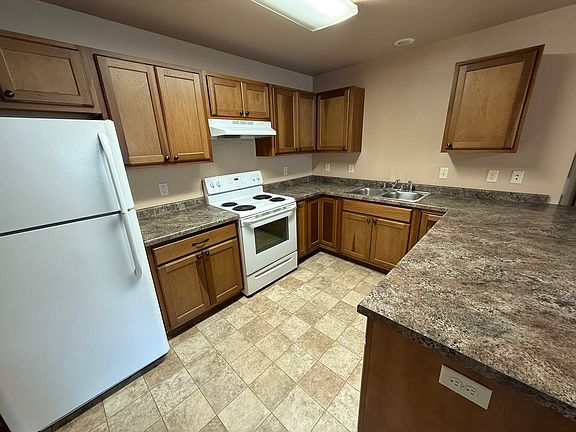 3rd image of 1425 1st Ave NE #202