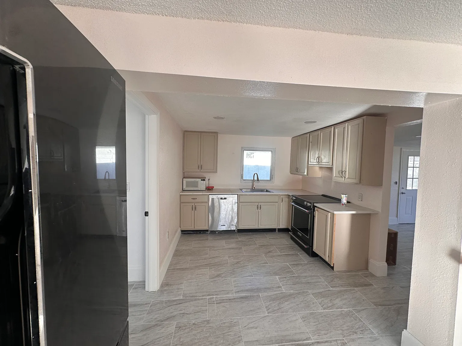 4 bed, 1600 sqft, $2,600 — Photo 3
