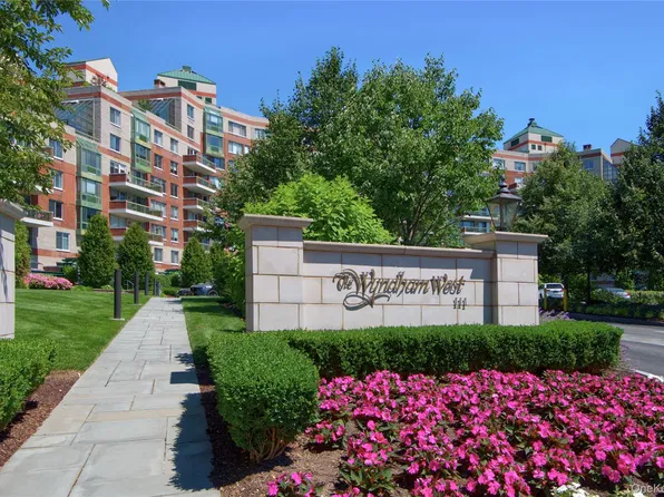 111 Cherry Valley Ave, Garden City, NY