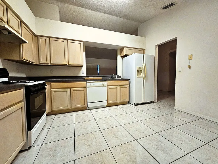 13345 Pinyon Dr — Photo 2