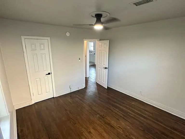 344 E Woodrow Pl — Photo 8