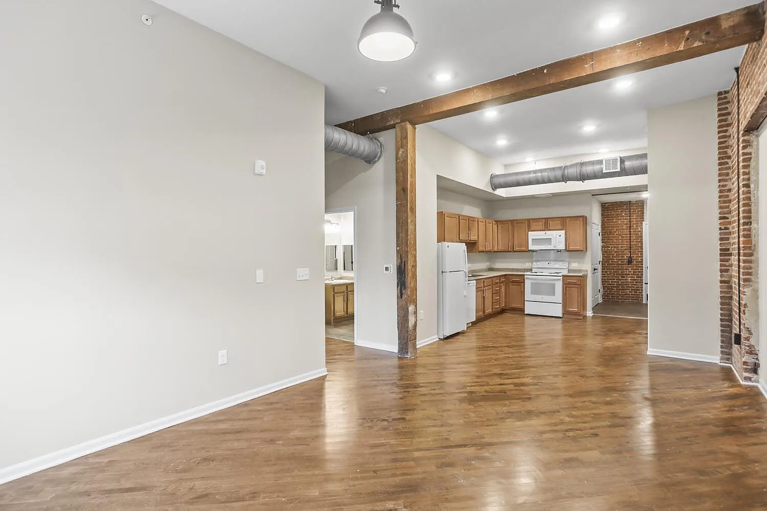 Lombard Commons — Photo 1