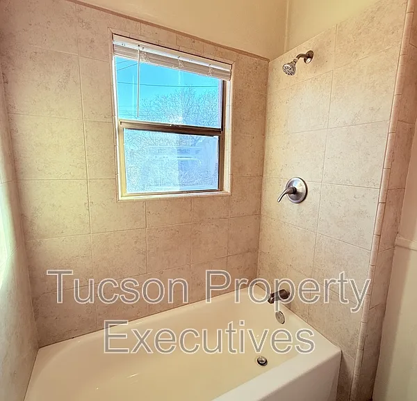 724 E Drachman St — Photo 12