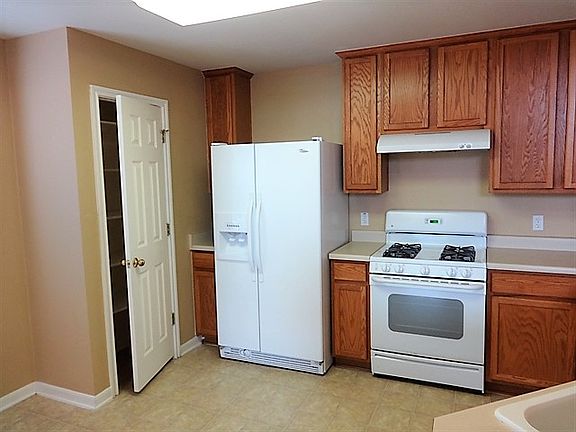 4th image of 277 Paddington Dr