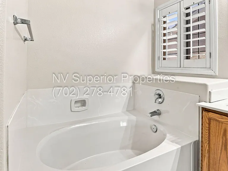 3876 Waynesvill St — Photo 32
