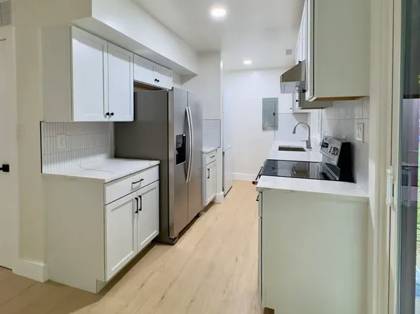 1190 Pine Haven Ct, Charlottesville, VA 22901