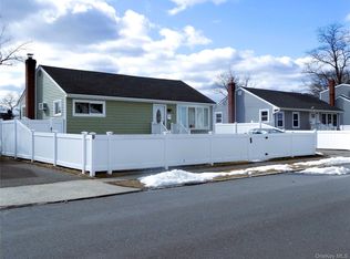 15 Penndale Drive, Amityville, NY 11701