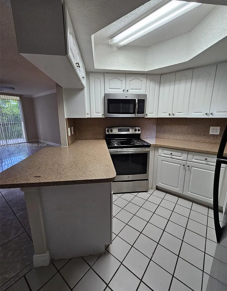 Las Vistas At Doral Condo — Photo 2
