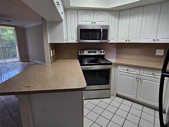 2nd image of 8245 Lake Dr APT 401