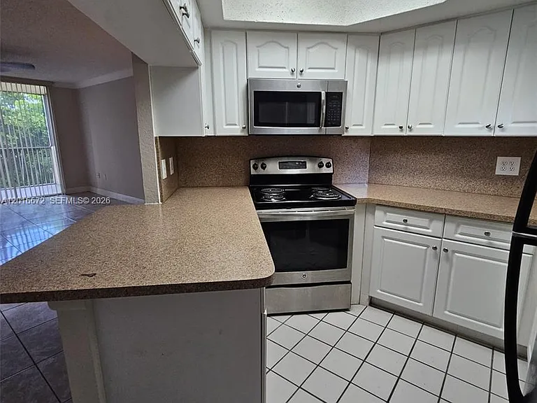 8245 Lake Dr #401 — Photo 2