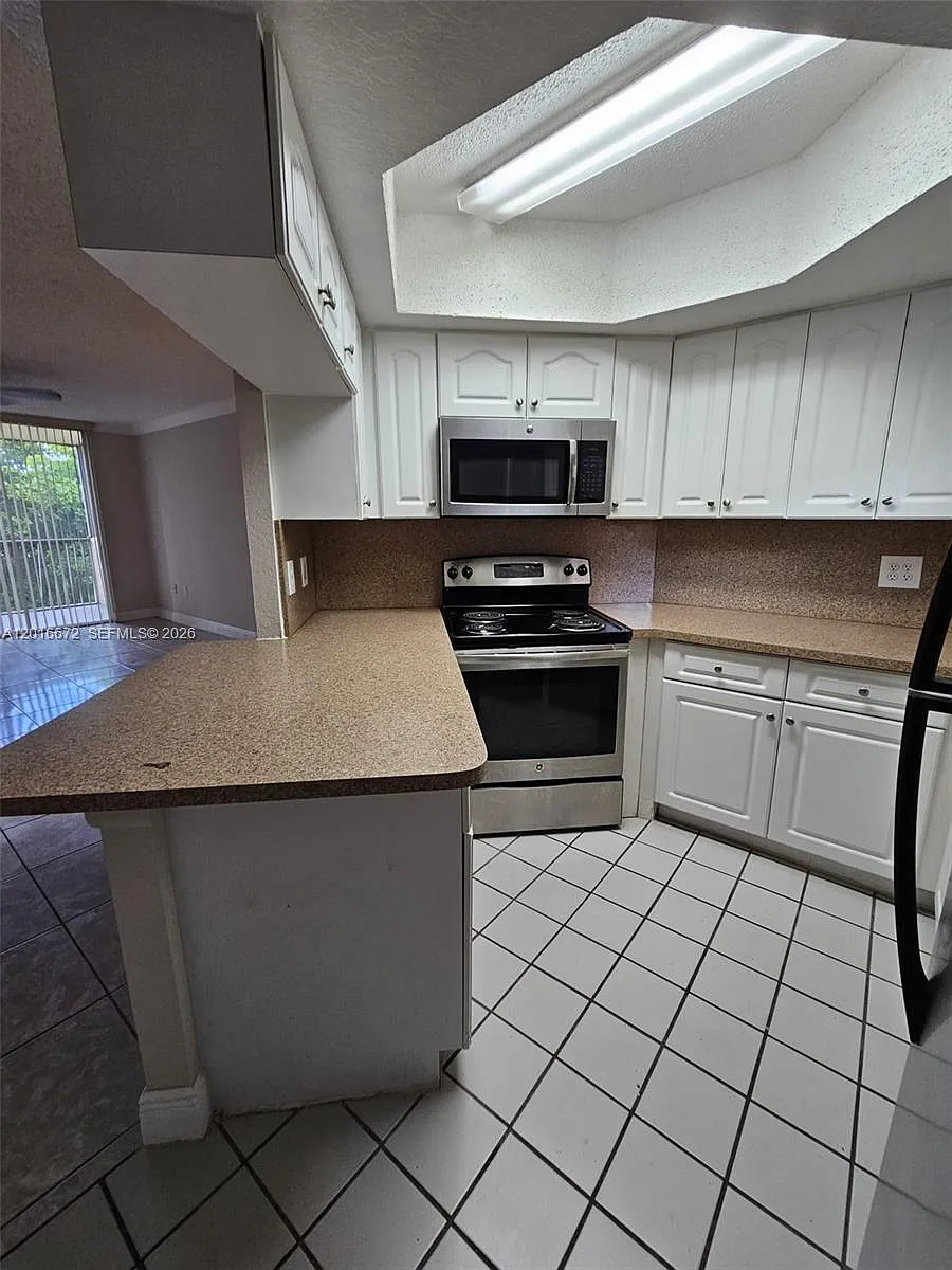 Building Photo - 8245 Lake Dr #401