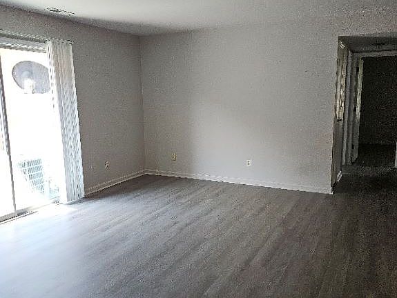 3rd image of 1592 Woodman Dr APT 14