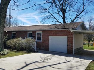 1504 Rogers Cir, Manchester, TN 37355