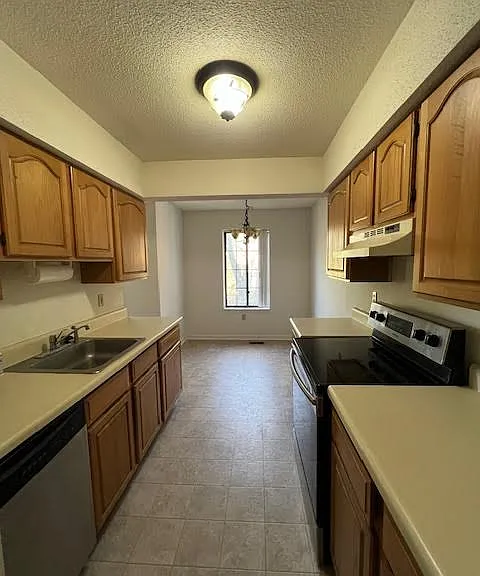 Eat in kitchen