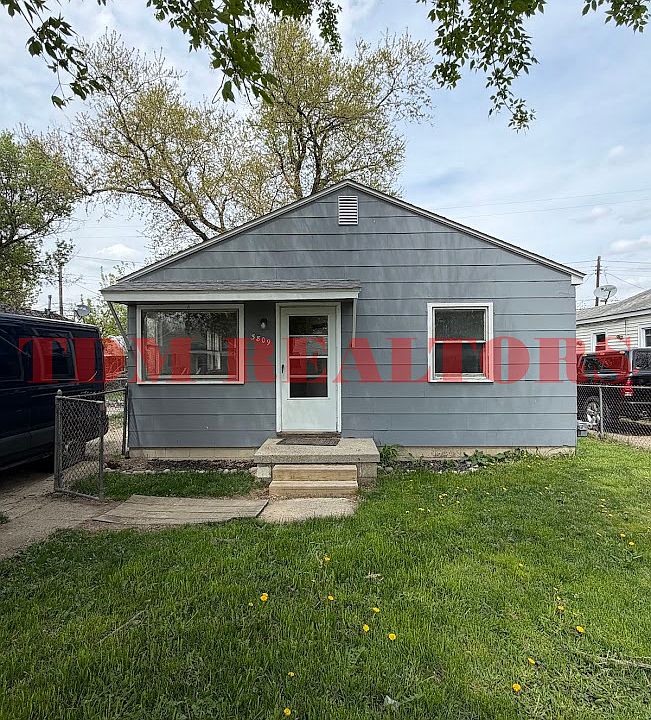 1st image of 3809 Marmion Ave