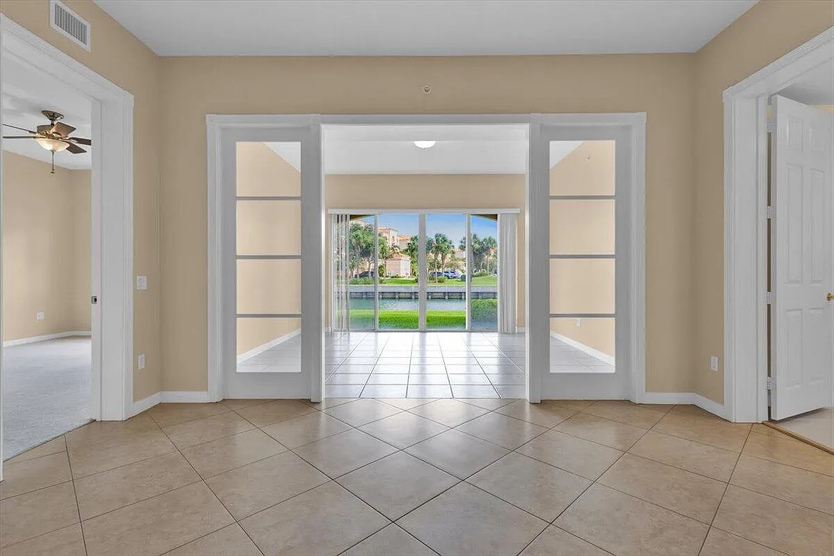 5 Harbour Isle Dr E — Photo 1