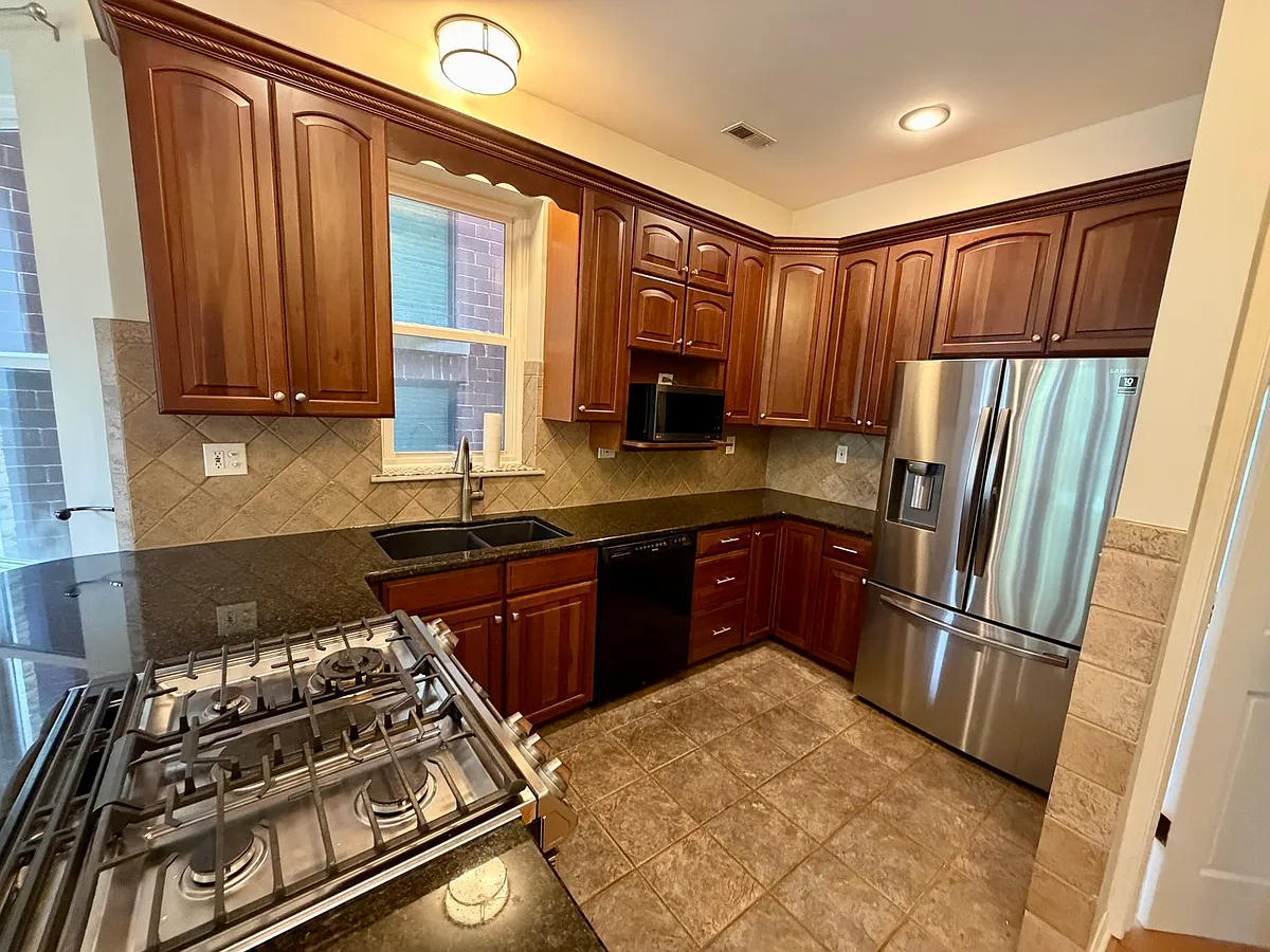 Building Photo - 1350 N Leavitt St #2