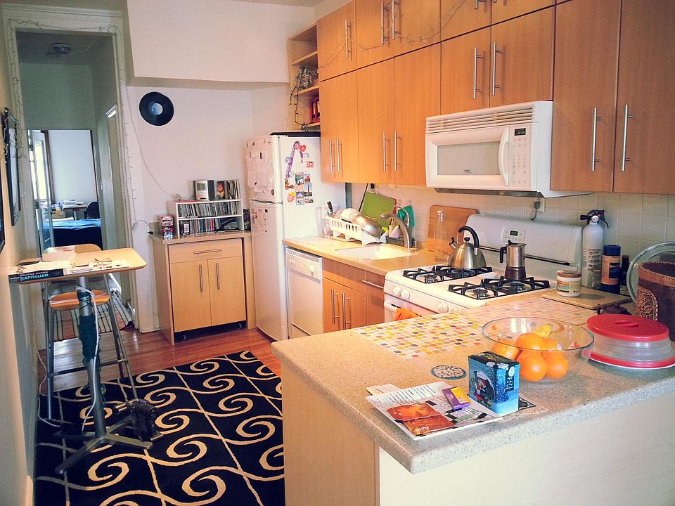 2nd image of 126 Madison St APT 4