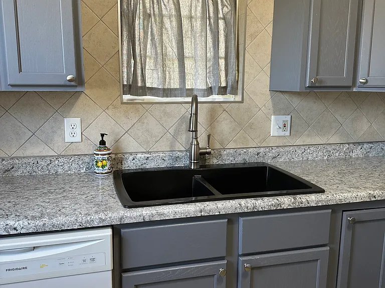 713 W 27th St #1 — Photo 5