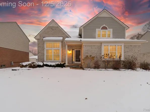 41512 Pheasant Creek Dr, Canton, MI 48188