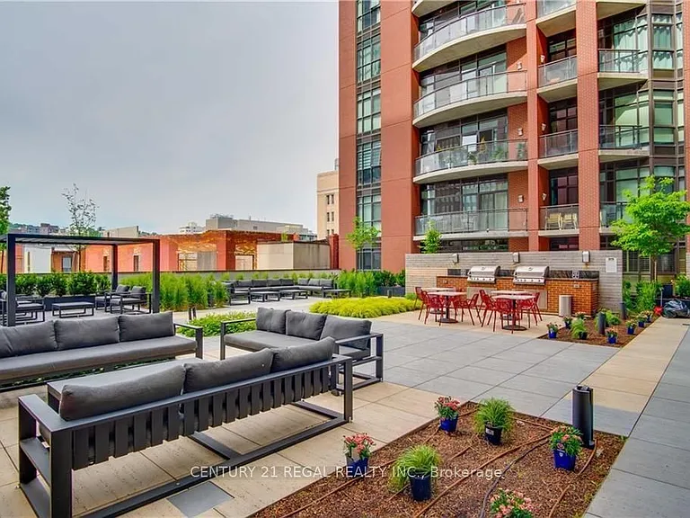 112 King St E #414 — Photo 17