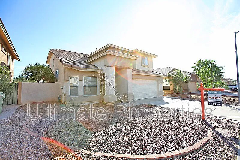 4 bed, 2.5 bath, 2161 sqft, $2,395 — Photo 2