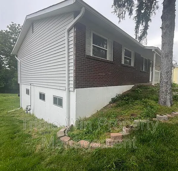 1014 Sunridge Trl W — Photo 3