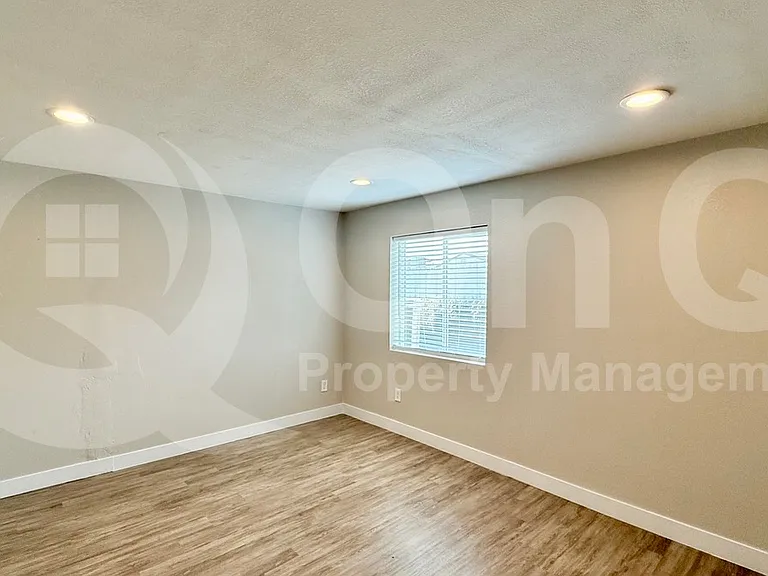 231 S 1st St #1 — Photo 5