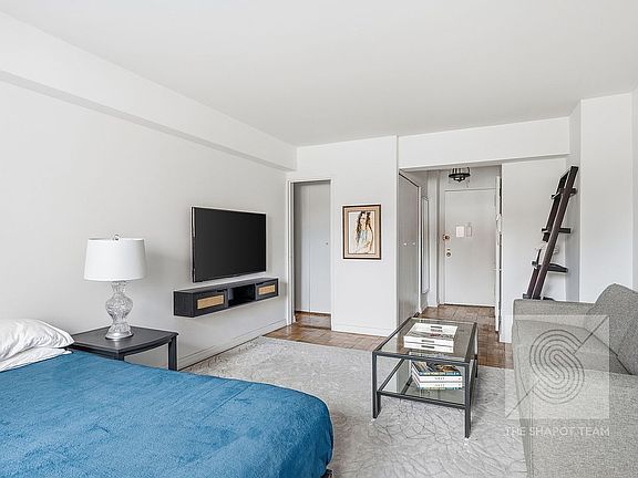 3rd image of 401 E 65th St APT 6I