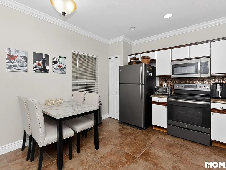 1417 Lyonshire Dr — Photo 8