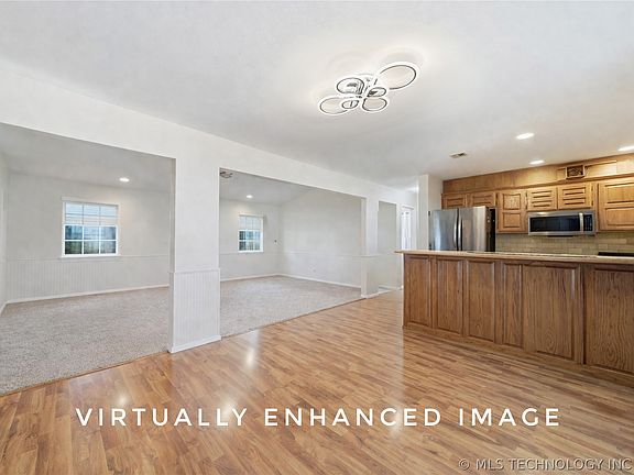 5th image of 210 S Whittington St