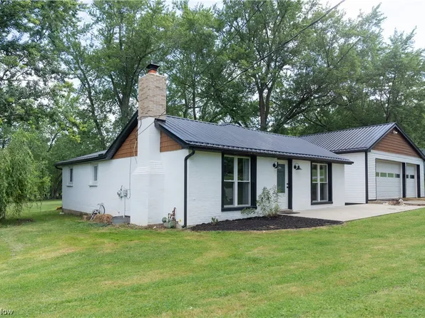 6951 Maplebrook Ave NE, East Canton, OH 44730