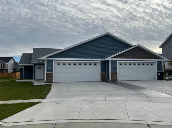 305 Post Oak Dr #A, Cedar Falls, IA 50613