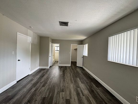 4th image of 1041 SW 15th Ave #10B