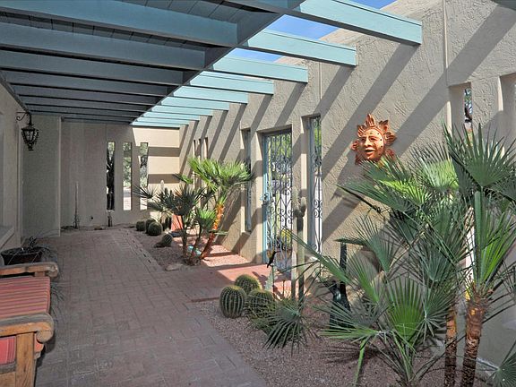 3rd image of 810 W Landoran Ln
