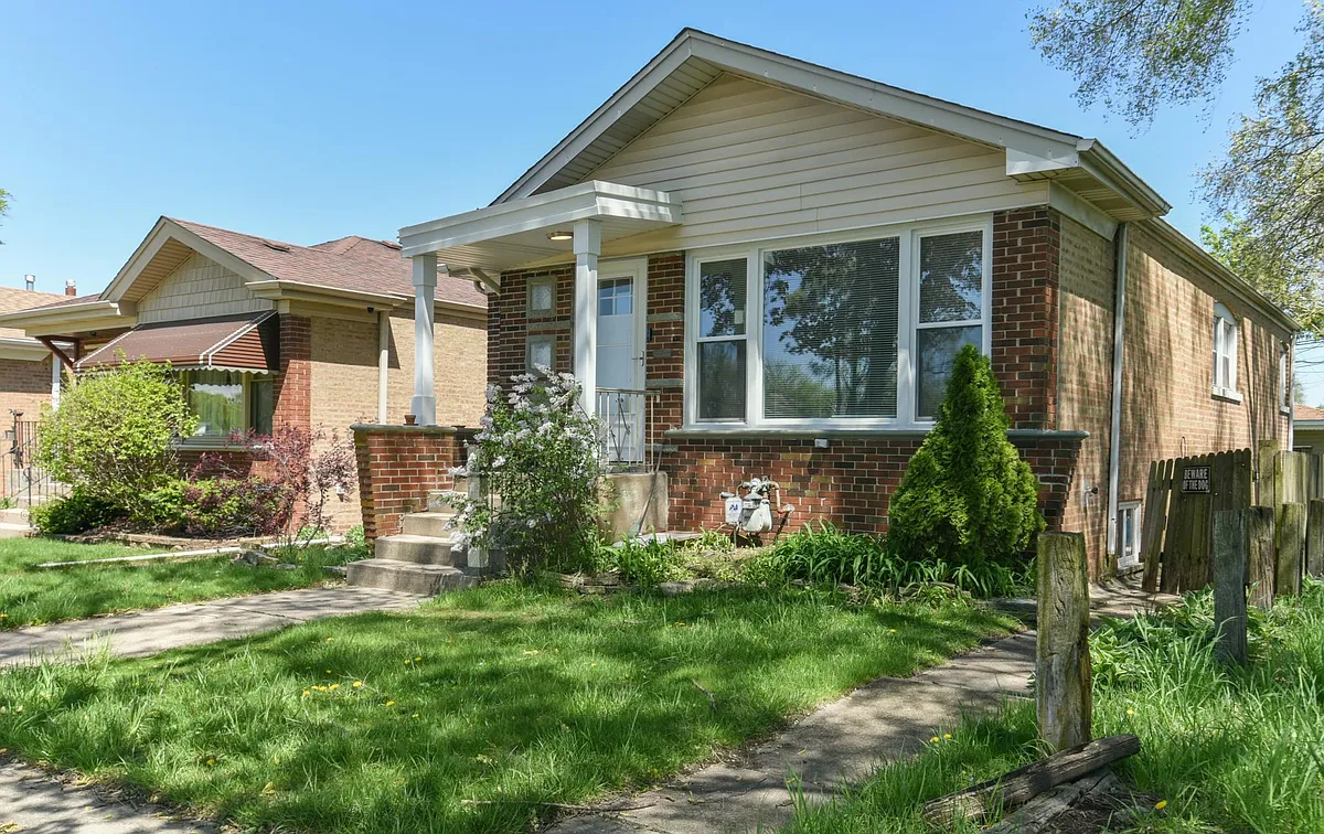 Building Photo - 13525 S Green Bay Ave