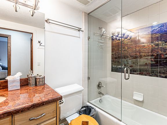 4th image of 214 Woodside Ave