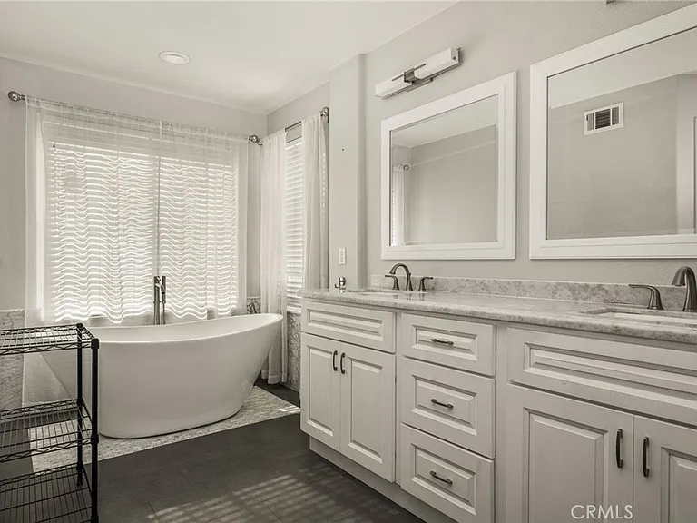 4867 Tremezzo Dr — Photo 31