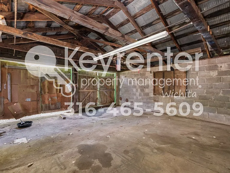 325 N Tracy St — Photo 23