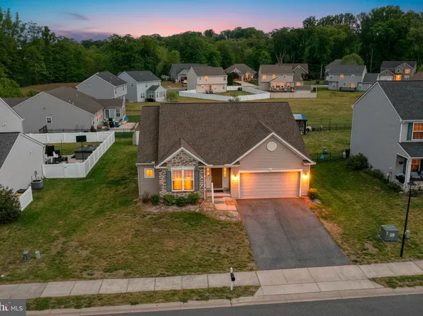 27 River Cliff Cir, Felton, DE 19943