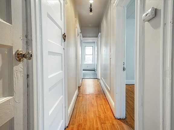 4th image of 861 Montgomery St