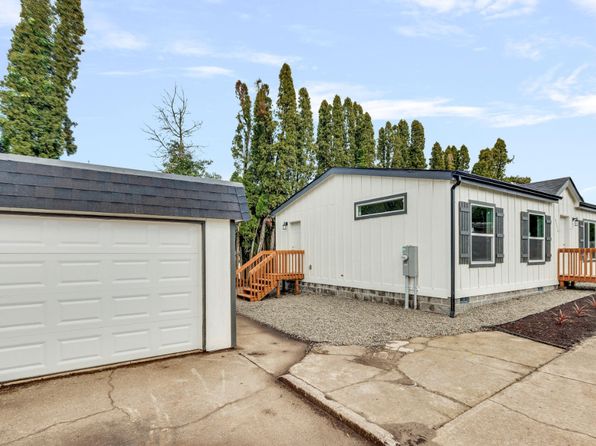 19572 Lakewood Ct NE