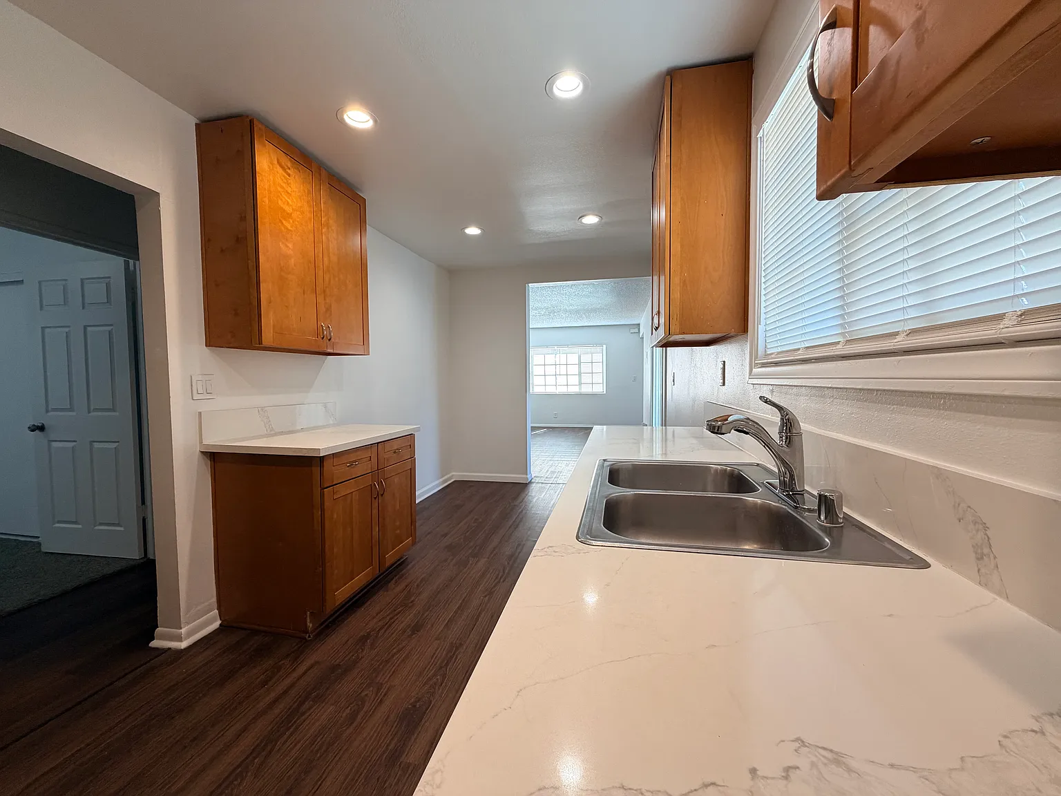 4 bed, 1342 sqft, $3,999 — Photo 4