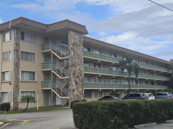 300 Village Green Circle S #302, Palm Springs, FL 33461