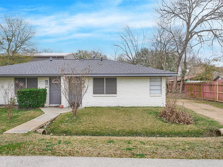 309 S Magnolia St — Photo 1