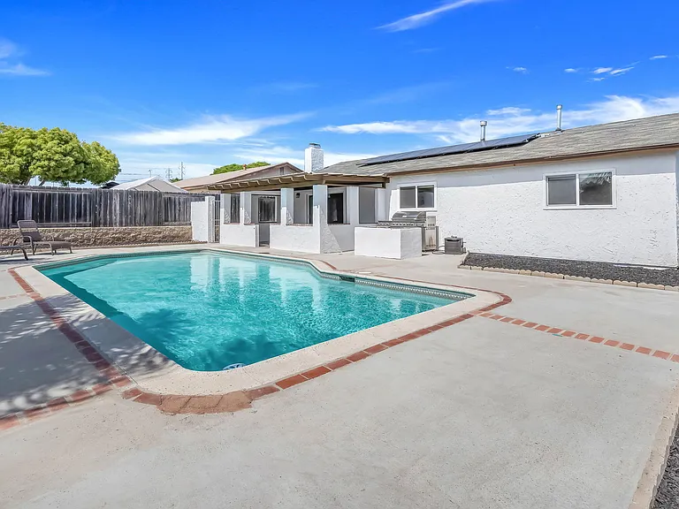 1472 Loma Ln — Photo 36